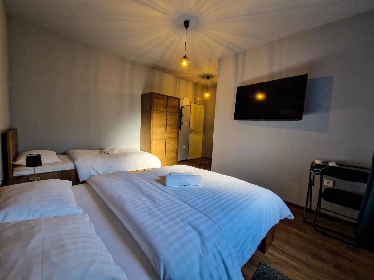 Xxl Rooms Osijek Exterior photo