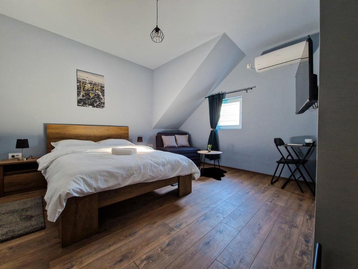 Xxl Rooms Osijek Exterior photo